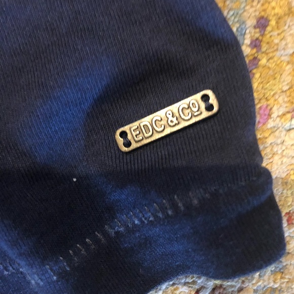 Modern navy turtleneck - Picture 4 of 6